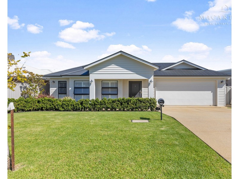 3 Dallas Avenue, Gobbagombalin NSW 2650