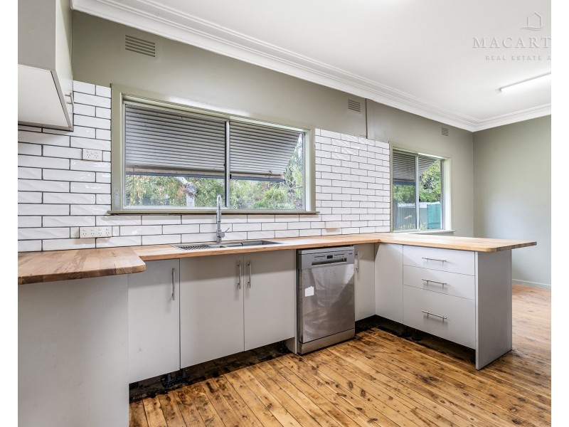 4 Kennedy Avenue, Kooringal NSW 2650