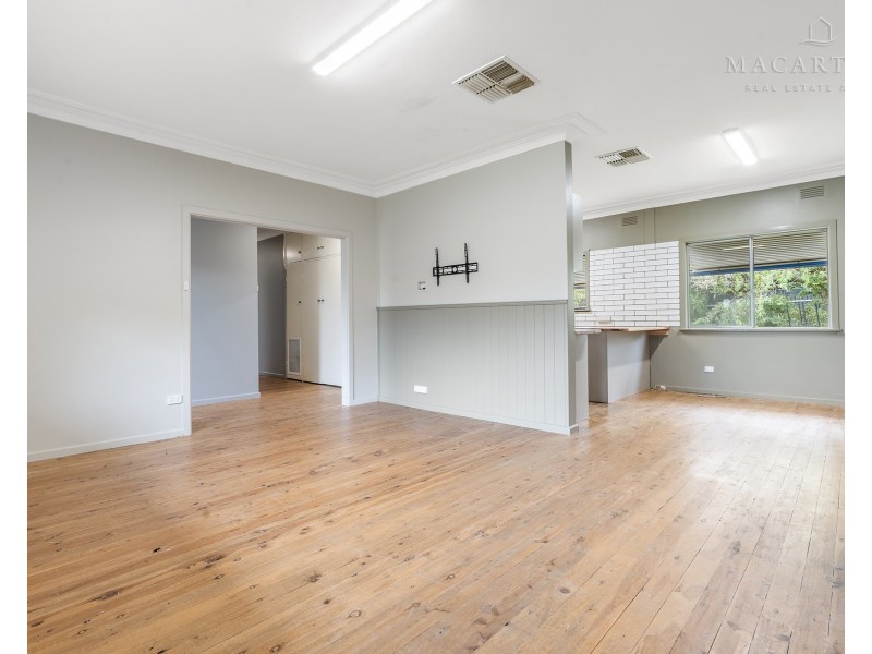 4 Kennedy Avenue, Kooringal NSW 2650