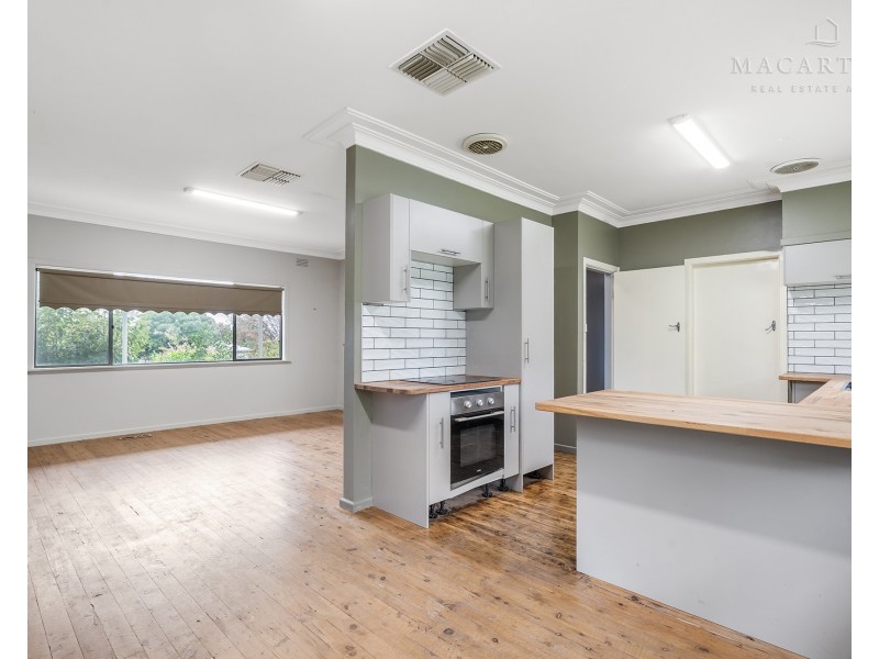 4 Kennedy Avenue, Kooringal NSW 2650