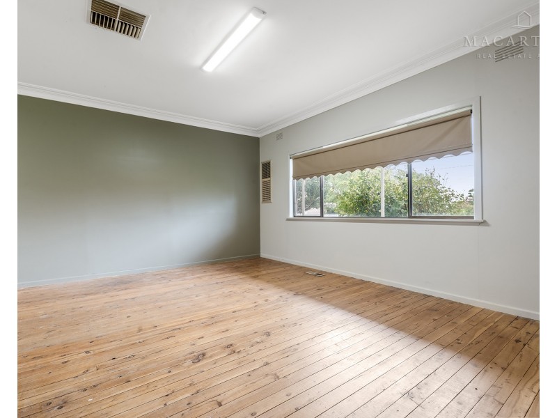 4 Kennedy Avenue, Kooringal NSW 2650