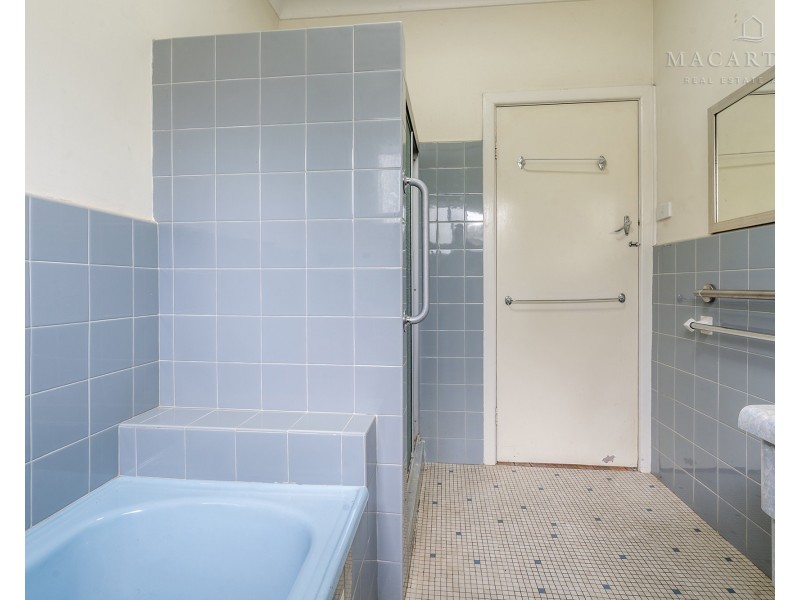 4 Kennedy Avenue, Kooringal NSW 2650