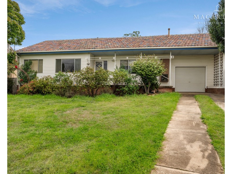 4 Kennedy Avenue, Kooringal NSW 2650