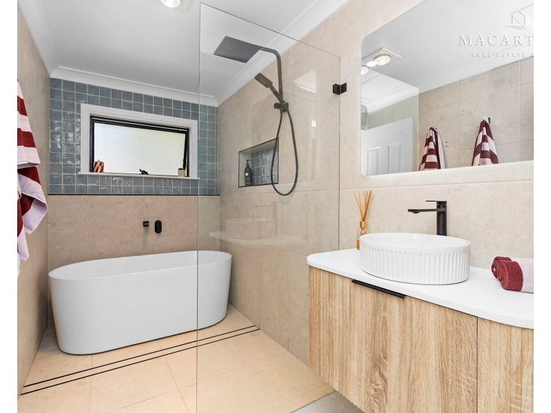 38 Manoora Avenue, Mount Austin NSW 2650