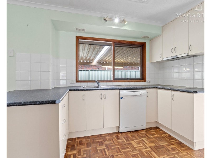 6 Telopea Crescent, Lake Albert NSW 2650