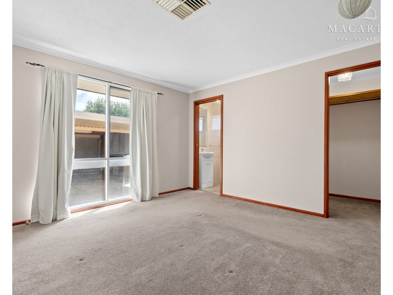 6 Telopea Crescent, Lake Albert NSW 2650