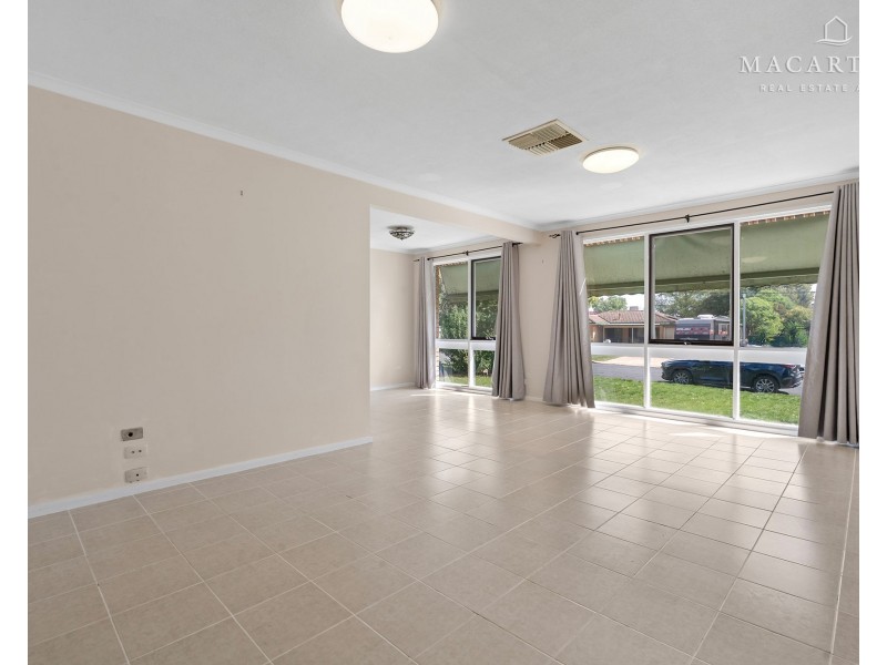 6 Telopea Crescent, Lake Albert NSW 2650