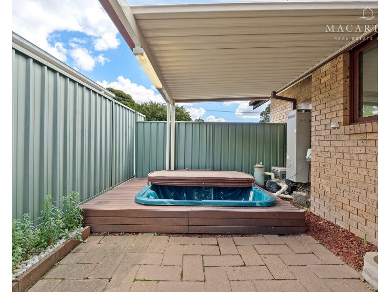 6 Telopea Crescent, Lake Albert NSW 2650