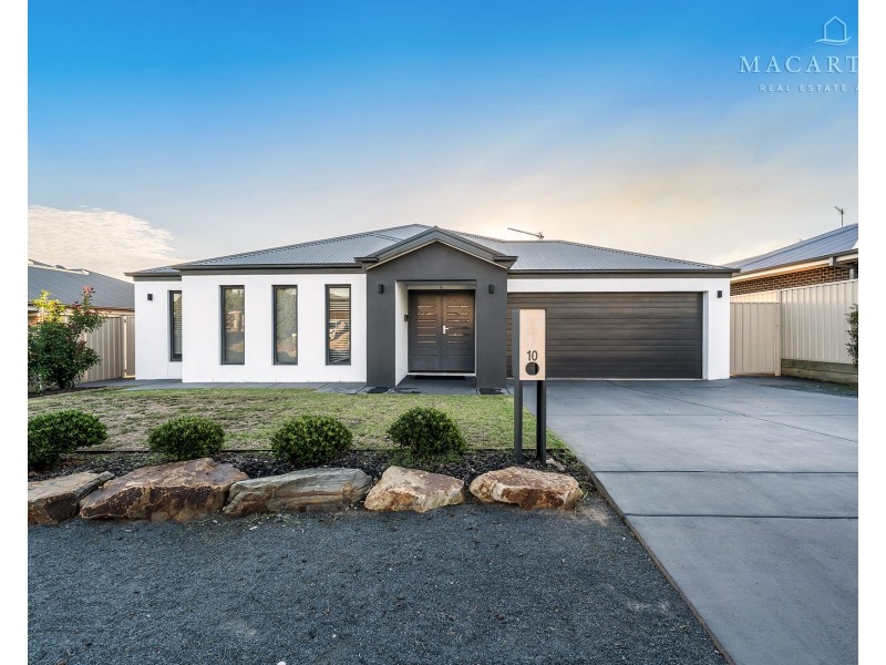 10 Paradise Drive, Gobbagombalin NSW 2650