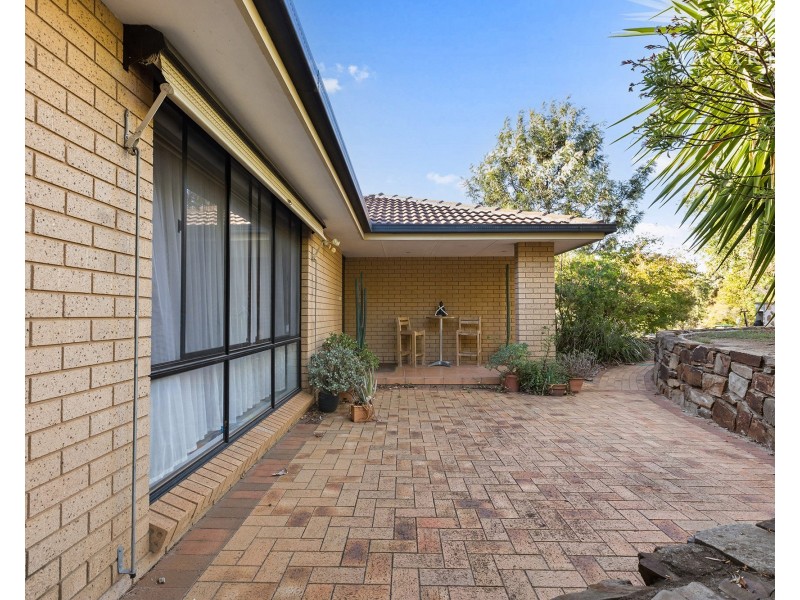 4 Lincoln Avenue, Tolland NSW 2650