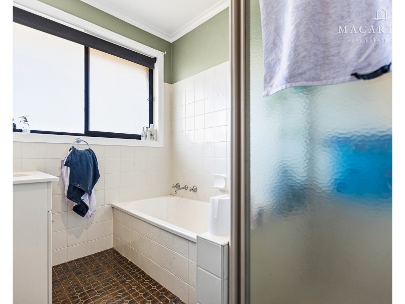 4 Lincoln Avenue, Tolland NSW 2650