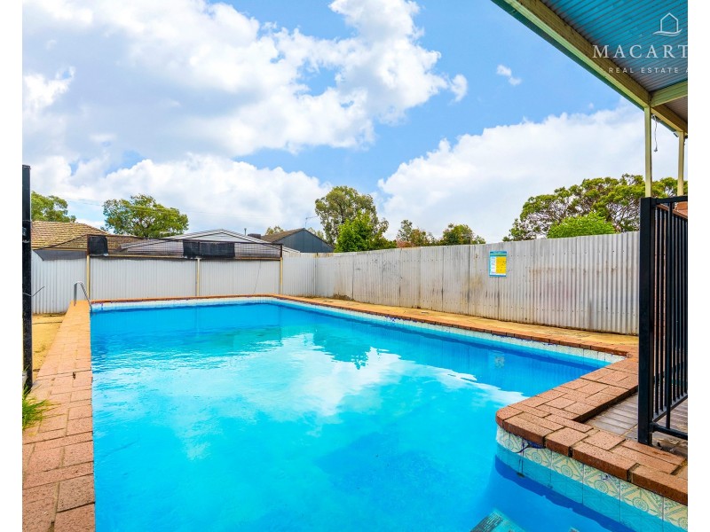 14 Manoora Avenue, Mount Austin NSW 2650