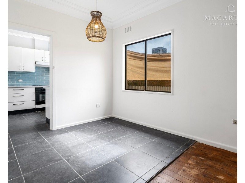 14 Manoora Avenue, Mount Austin NSW 2650