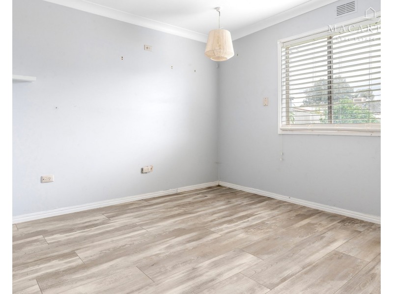 14 Manoora Avenue, Mount Austin NSW 2650