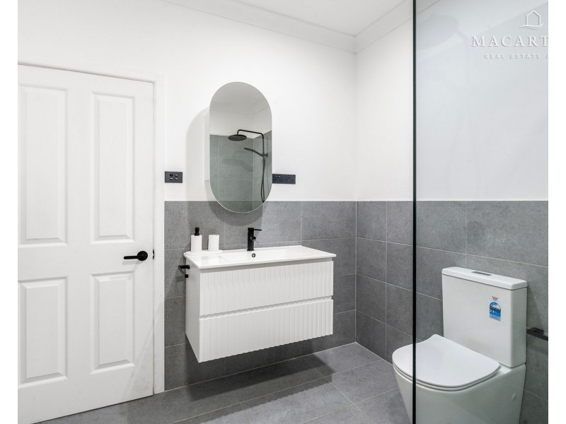 14 Manoora Avenue, Mount Austin NSW 2650