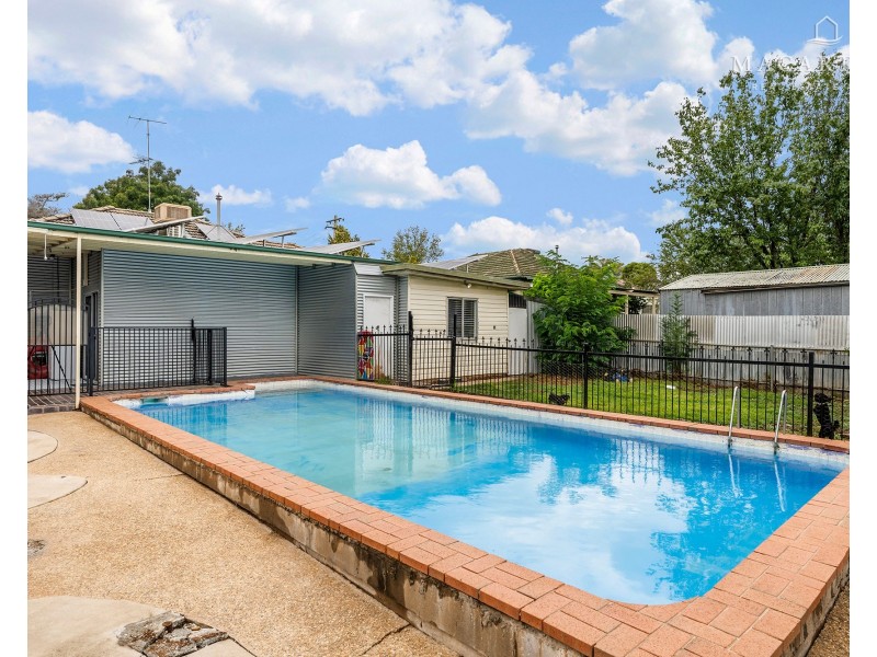 14 Manoora Avenue, Mount Austin NSW 2650