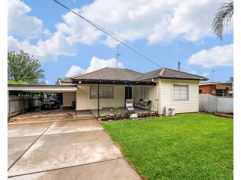 14 Manoora Avenue, Mount Austin NSW 2650