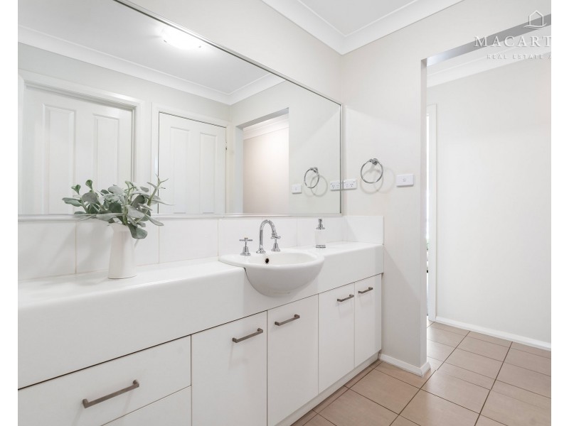 50 Franklin Drive, Estella NSW 2650