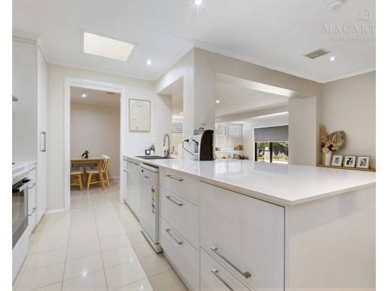 6 Ilex Street, Lake Albert NSW 2650