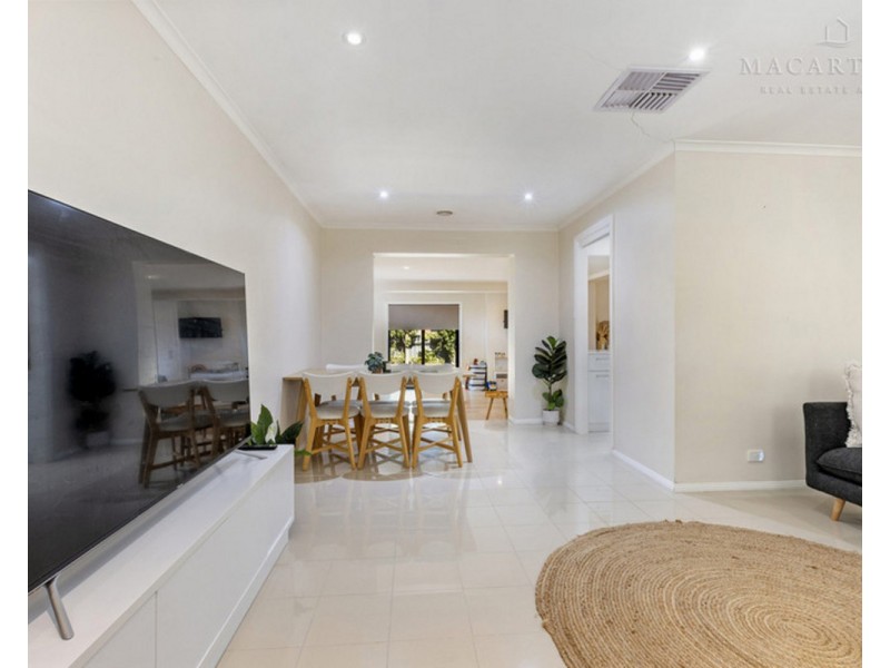 6 Ilex Street, Lake Albert NSW 2650