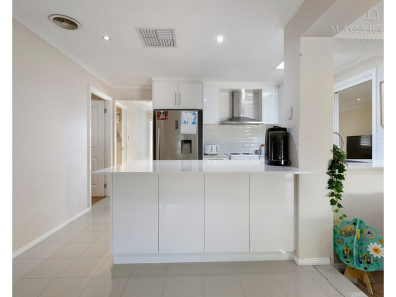 6 Ilex Street, Lake Albert NSW 2650