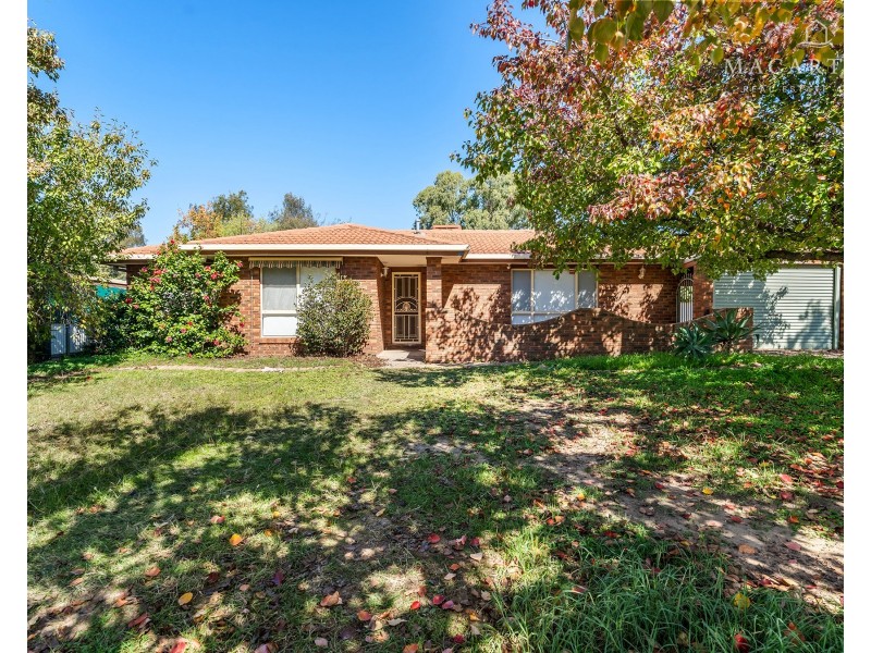 67 Balleroo Crescent, Glenfield Park NSW 2650