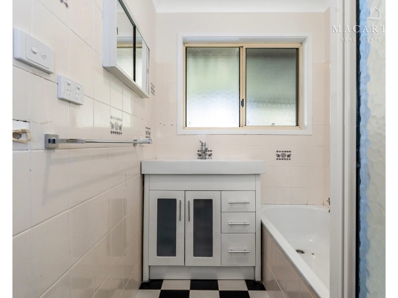 67 Balleroo Crescent, Glenfield Park NSW 2650