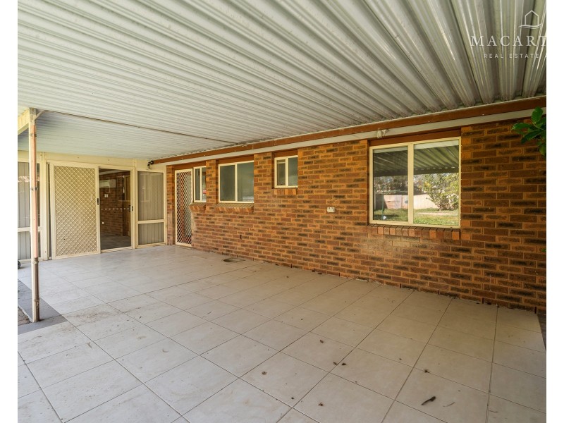 67 Balleroo Crescent, Glenfield Park NSW 2650