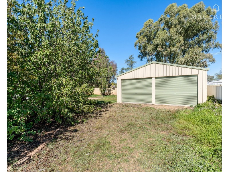 67 Balleroo Crescent, Glenfield Park NSW 2650