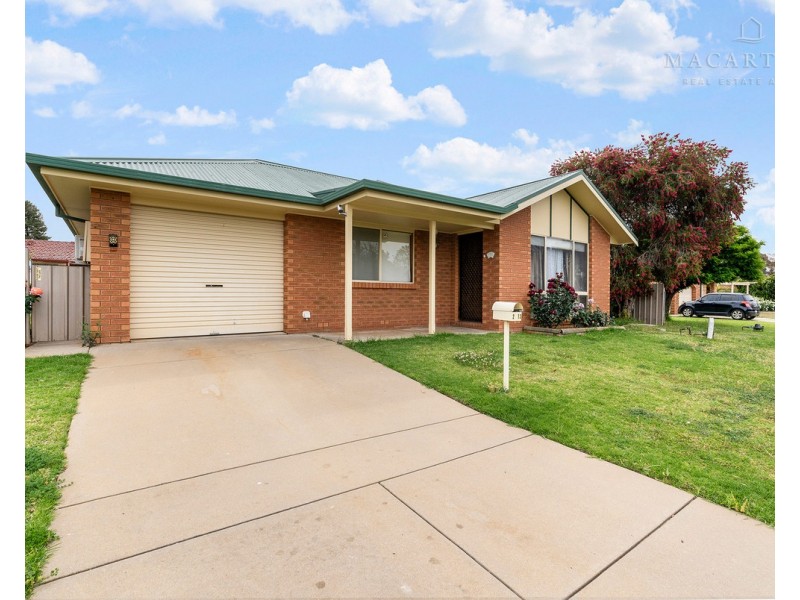 2/13 Yentoo Drive, Glenfield Park NSW 2650