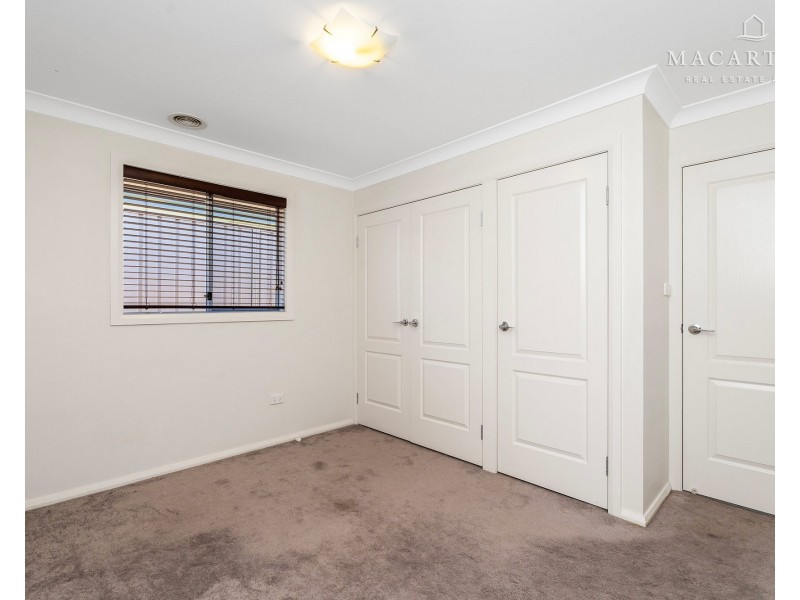 10 Pooginook Place, Bourkelands NSW 2650