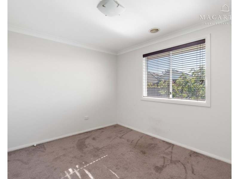 10 Pooginook Place, Bourkelands NSW 2650