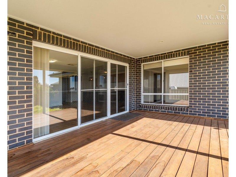 10 Pooginook Place, Bourkelands NSW 2650