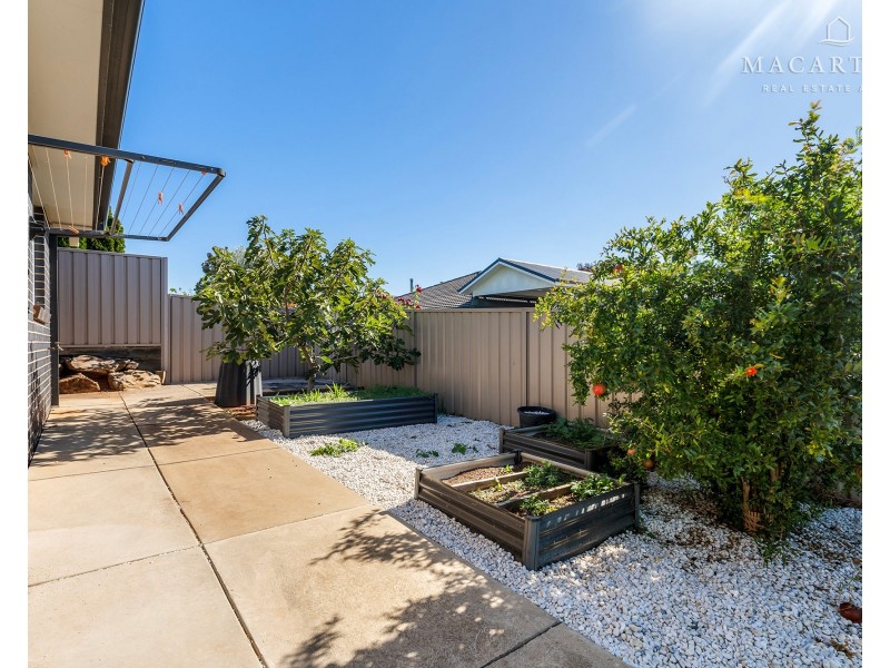 10 Pooginook Place, Bourkelands NSW 2650