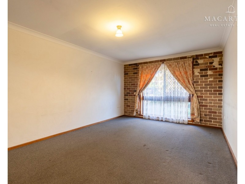 2 Malaya Drive, Tolland NSW 2650
