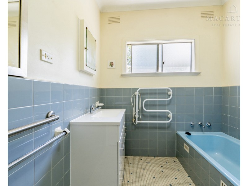 4 Kennedy Avenue, Kooringal NSW 2650
