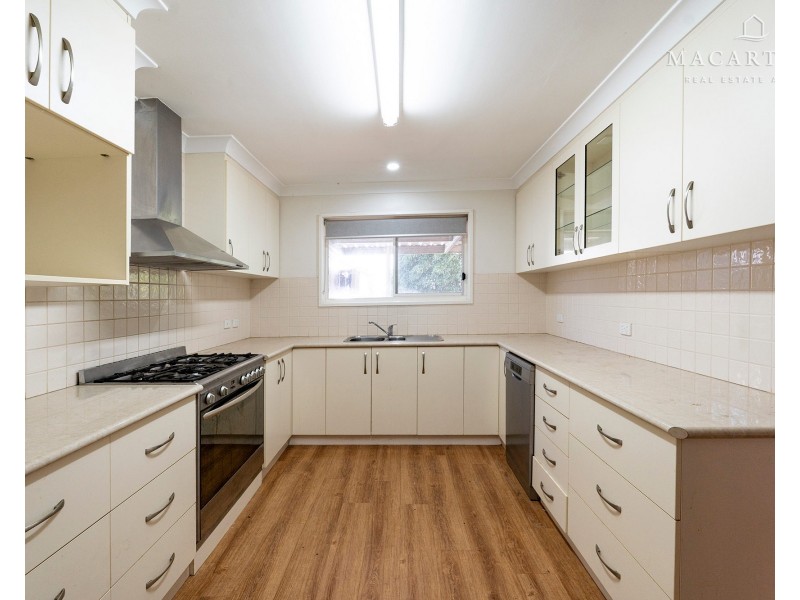24 Waranga Avenue, Mount Austin NSW 2650