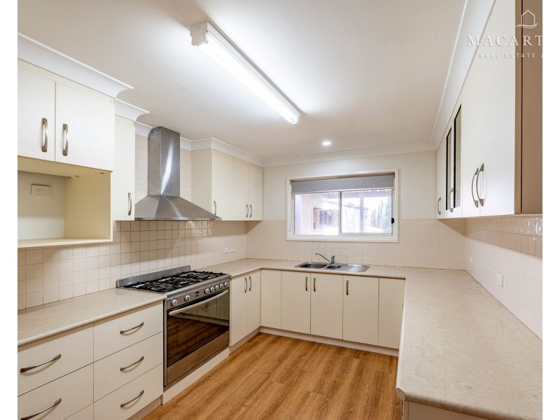 24 Waranga Avenue, Mount Austin NSW 2650