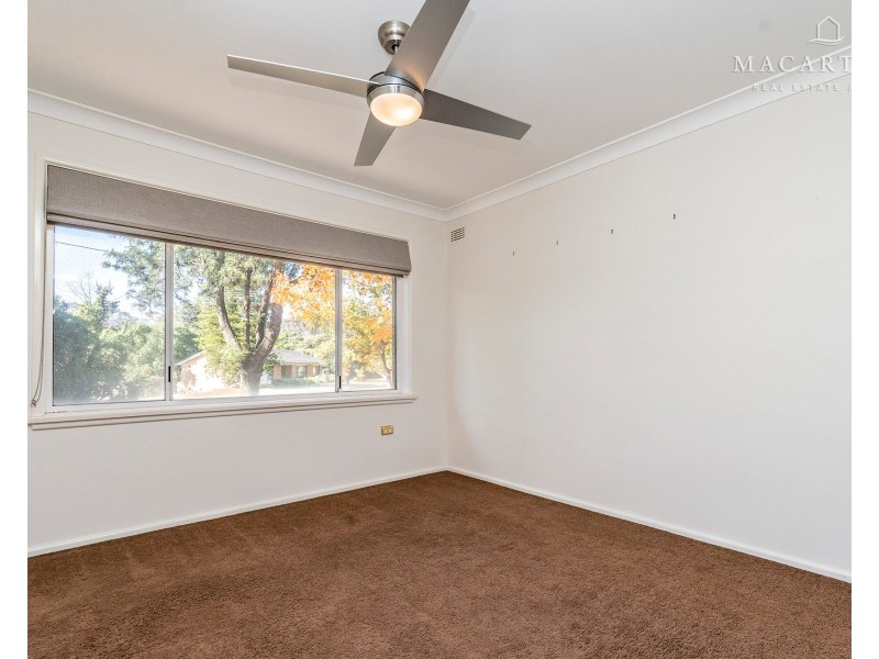 24 Waranga Avenue, Mount Austin NSW 2650