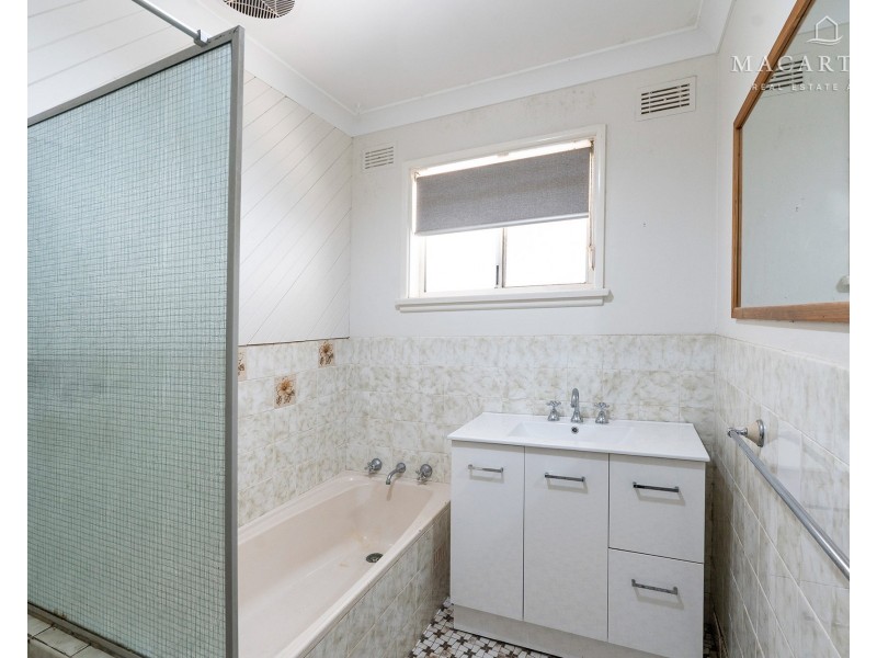 24 Waranga Avenue, Mount Austin NSW 2650