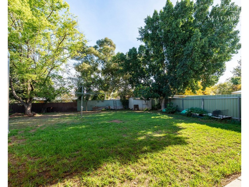 24 Waranga Avenue, Mount Austin NSW 2650