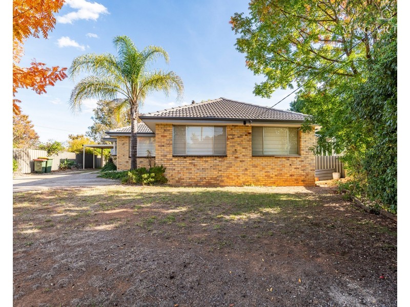 24 Waranga Avenue, Mount Austin NSW 2650
