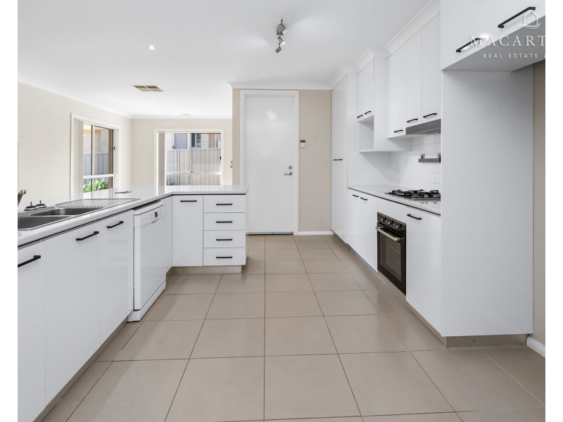 26 Osterley Street, Bourkelands NSW 2650