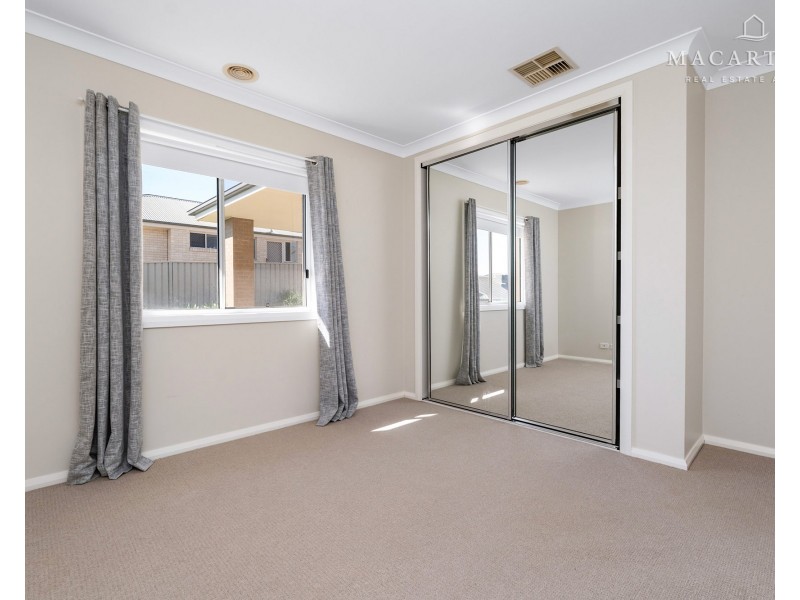26 Osterley Street, Bourkelands NSW 2650