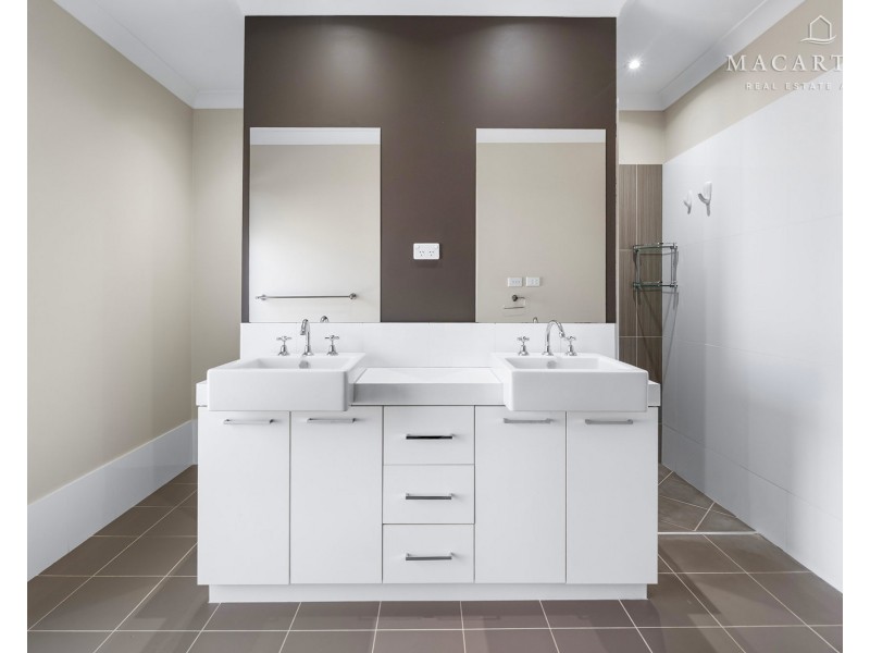 26 Osterley Street, Bourkelands NSW 2650