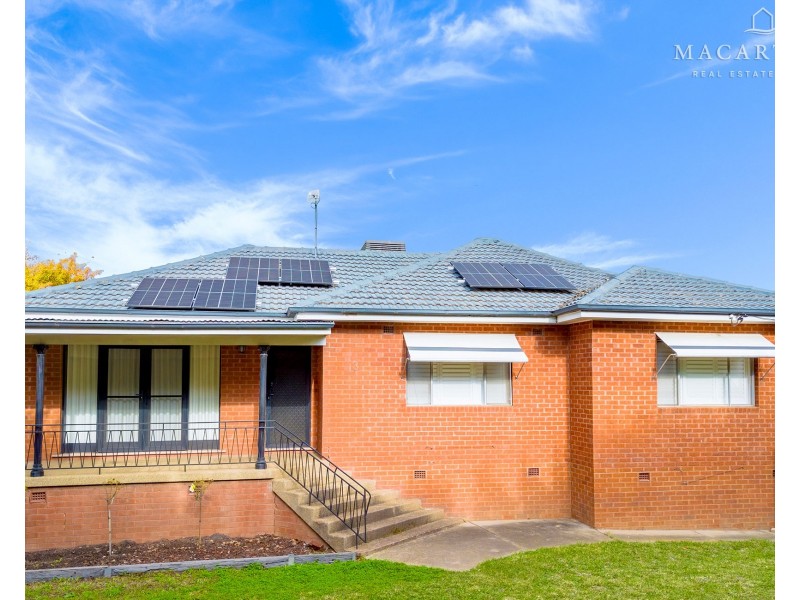 13 Plumpton Road, Kooringal NSW 2650