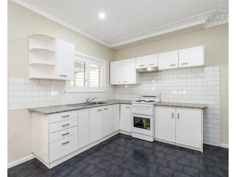 13 Plumpton Road, Kooringal NSW 2650