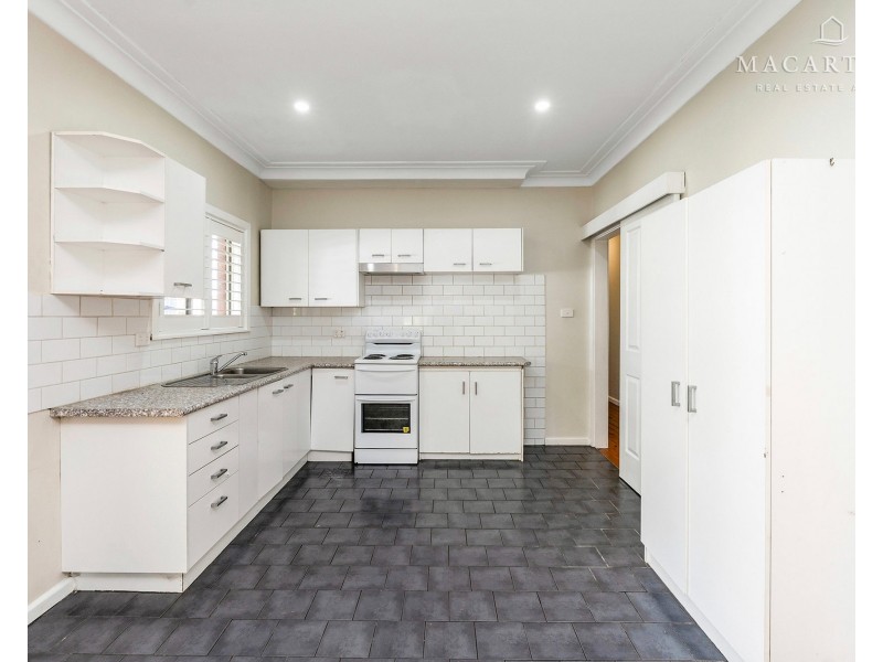 13 Plumpton Road, Kooringal NSW 2650