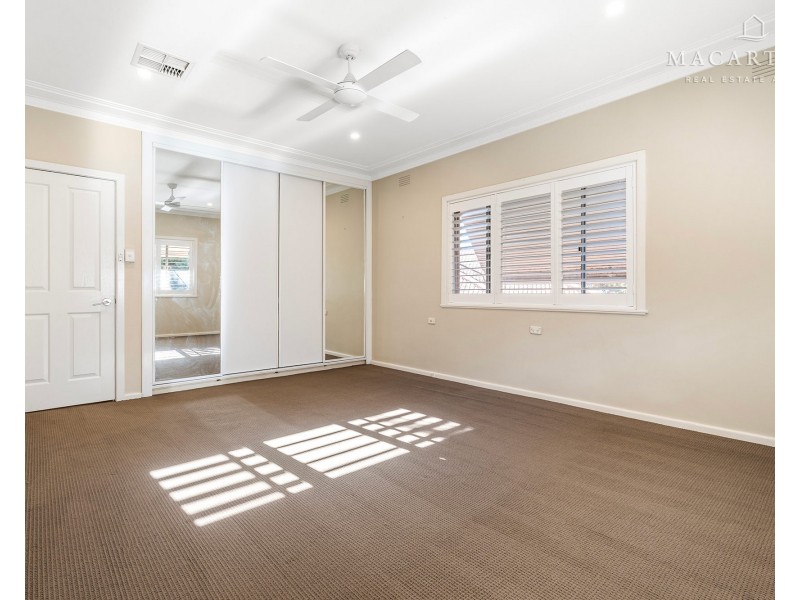 13 Plumpton Road, Kooringal NSW 2650