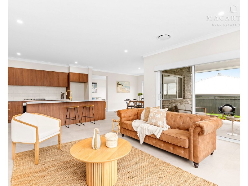 24 Lacebark Drive, Forest Hill NSW 2651